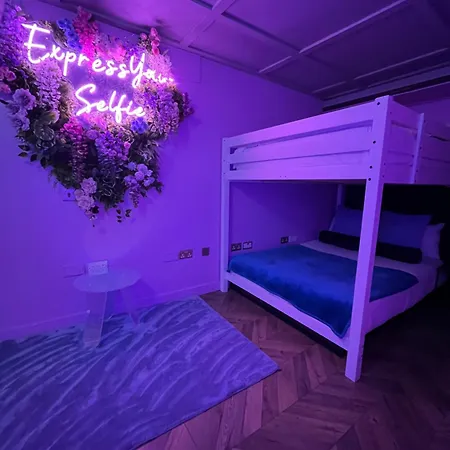 Manchester's Only Themed Slumber Party For 8 With Makeup Manchester