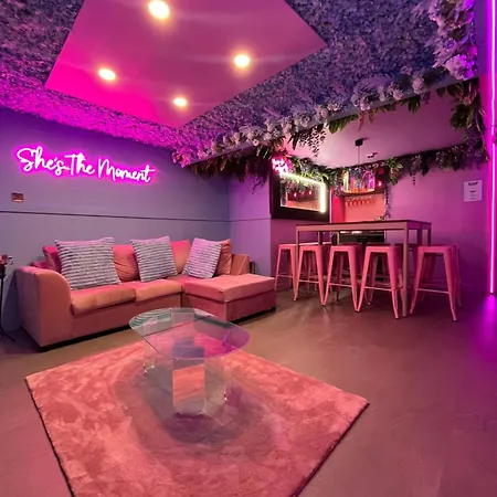 Manchester's Only Themed Slumber Party For 8 With Makeup Appartamento *