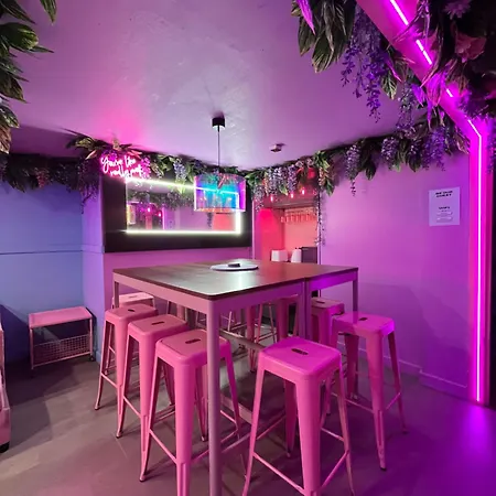 Manchester's Only Themed Slumber Party For 8 With Makeup Manchester