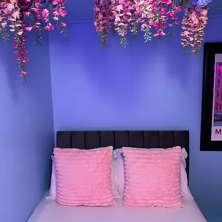 Manchester's Only Themed Slumber Party For 8 With Makeup *