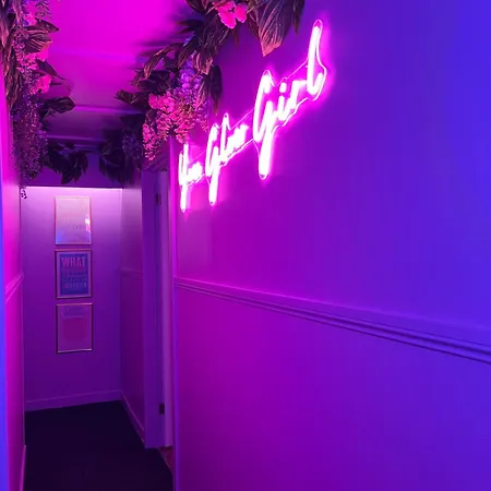 Aparthotel Manchester's Only Private Party For 12 With Makeup Manchester