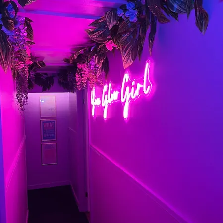 Aparthotel Manchester's Only Private Party For 12 With Makeup