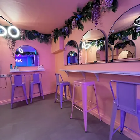 Manchester's Only Private Party For 12 With Makeup Aparthotel Manchester