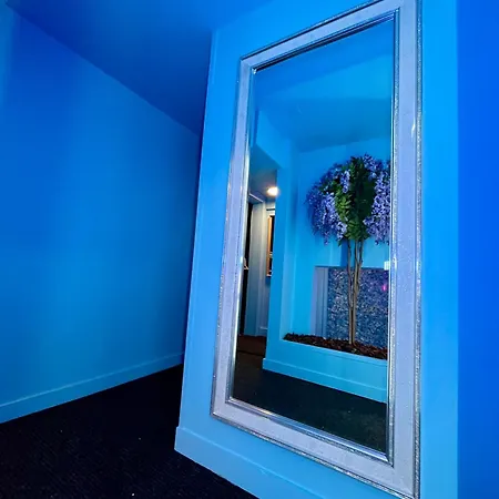Manchester's Only Private Party For 12 With Makeup 3*