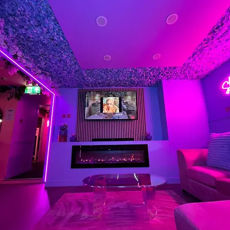 Manchester's Only Private Party For 12 With Makeup 3*