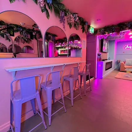 Manchester's Only Private Party For 12 With Makeup Manchester