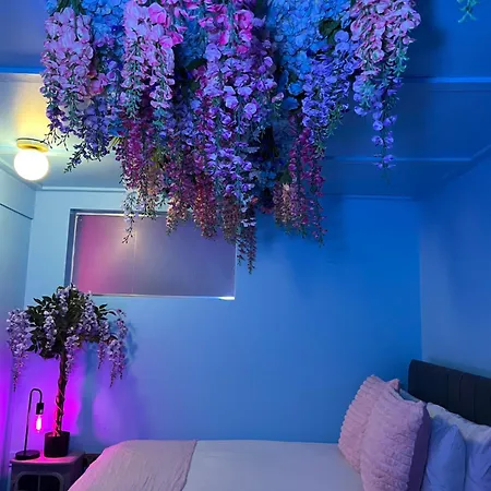 Manchester's Only Private Party For 12 With Makeup 3* Manchester