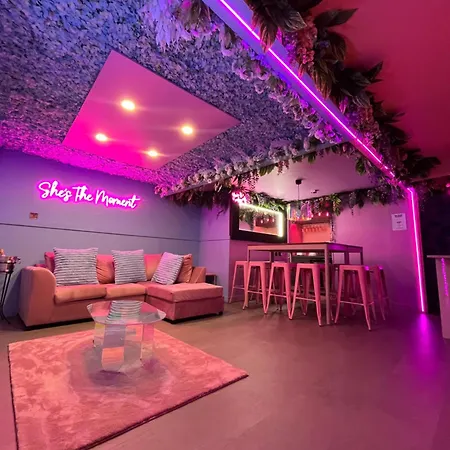Aparthotel Manchester's Only Private Party For 12 With Makeup