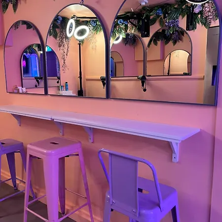 Manchester's Only Private Party For 12 With Makeup 3*