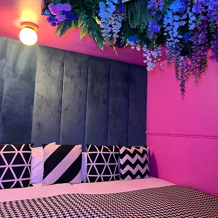 Aparthotel Manchester's Only Private Party For 12 With Makeup