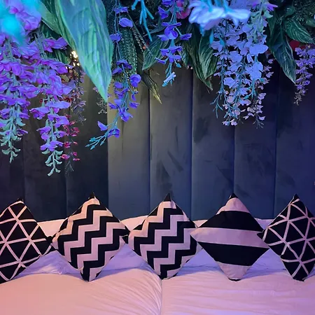 Aparthotel Manchester's Only Private Party For 12 With Makeup Manchester