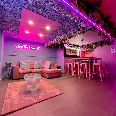 Manchester's Only Private Party For 12 With Makeup 3*