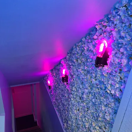 Manchester's Only Private Party For 12 With Makeup 3* Manchester