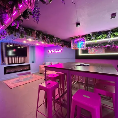 Aparthotel Manchester's Only Private Party For 12 With Makeup Manchester