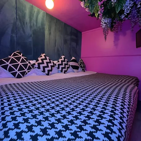 Manchester's Only Private Party For 12 With Makeup Aparthotel Manchester