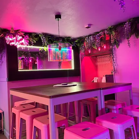 Manchester's Only Private Party For 12 With Makeup