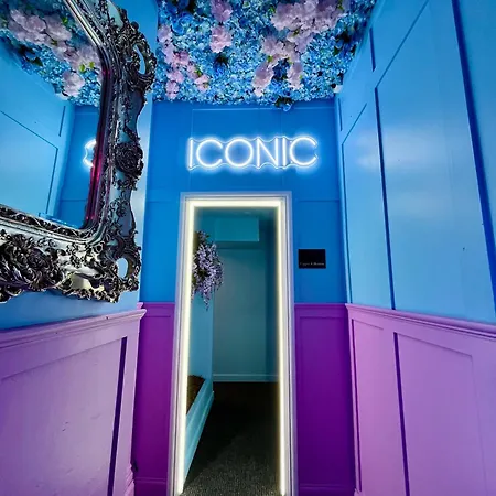 Manchester's Only Private Party For 12 With Makeup 3* Manchester