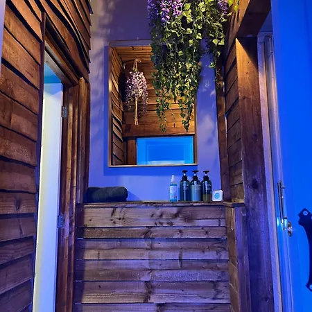 Aparthotel Manchester's Only Private Party For 12 With Makeup Manchester