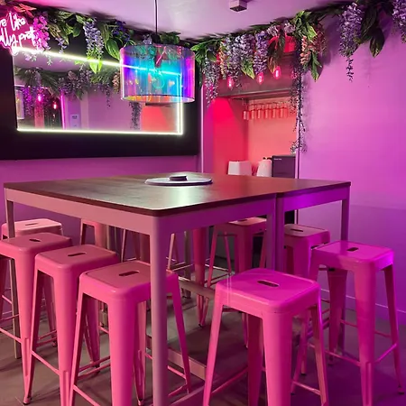 Manchester's Only Private Party For 12 With Makeup Manchester
