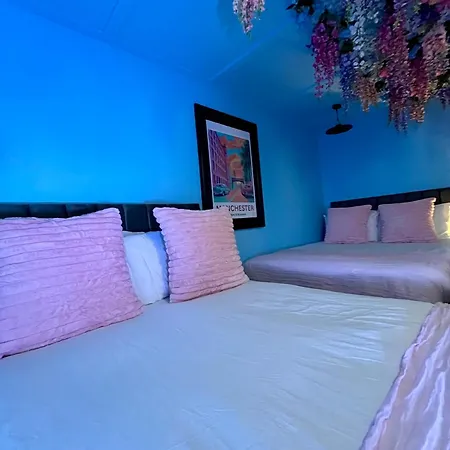 Manchester's Only Private Party For 12 With Makeup Aparthotel