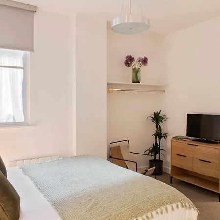 Cove Minshull Street Otel 4*