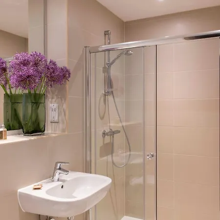 Cove Minshull Street 4*