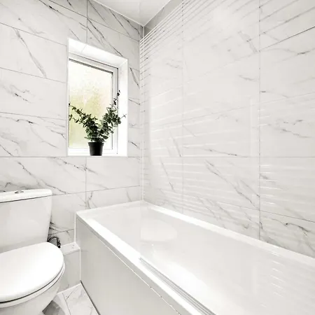 Дом отдыха 3 Bedroom Close To Mcr Centre