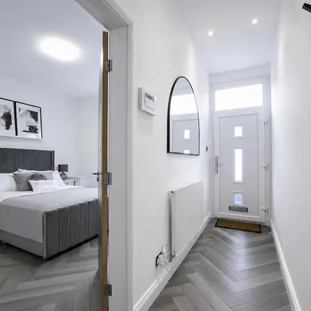 The Haven Sleeps 10 Near Centre Breakfast Hamper Included *