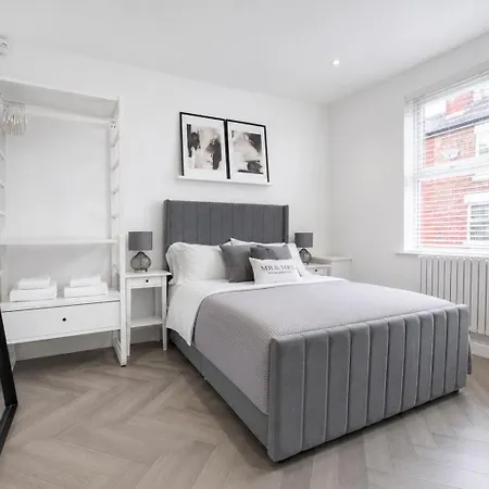The Haven Sleeps 10 Near Centre Breakfast Hamper Included * Manchester