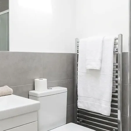 Stayzeni, Alexandra Rise Lovely 1 Bed Manchester