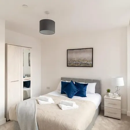 Stayzeni, Alexandra Rise Lovely 1 Bed *