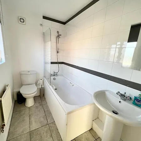 Spacious 3-bedroom House With 5 Beds And Sofa-bed Holiday home