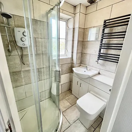Spacious 3-bedroom House With 5 Beds And Sofa-bed Holiday home Manchester