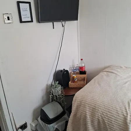 4 Mereside Walk * Manchester