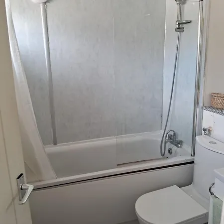 Guest house 4 Mereside Walk *