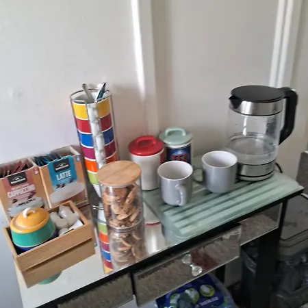 4 Mereside Walk Guest house Manchester