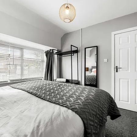 Free Parking 5 Minutes From Centre