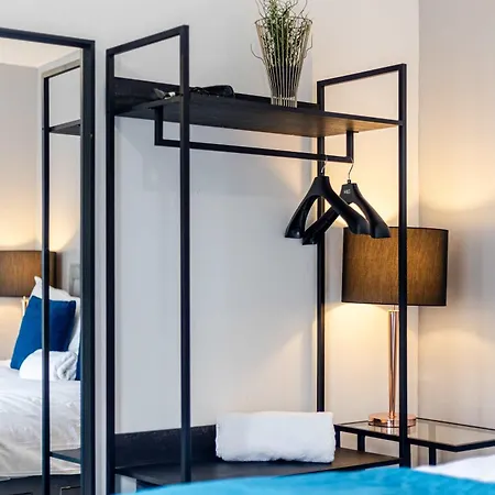 Free Parking 5 Minutes From Centre Manchester