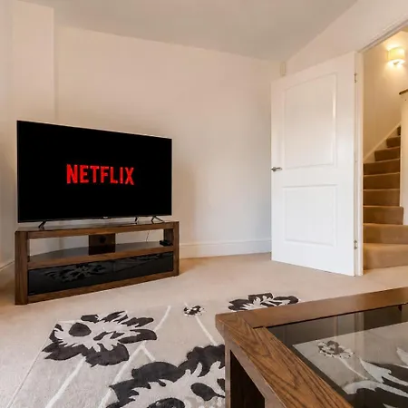 Spacious 4-bedroom In Moston, Mánchester