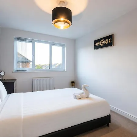 Σπίτι διακοπών Spacious 4-bedroom In Moston, *
