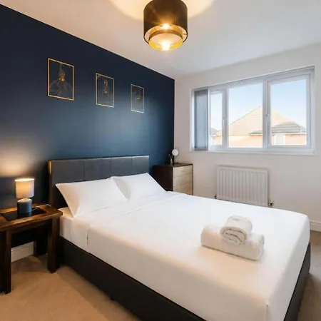 Spacious 4-bedroom In Moston, Μάντσεστερ