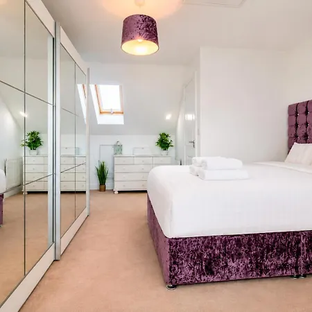 Σπίτι διακοπών Spacious 4-bedroom In Moston, Μάντσεστερ