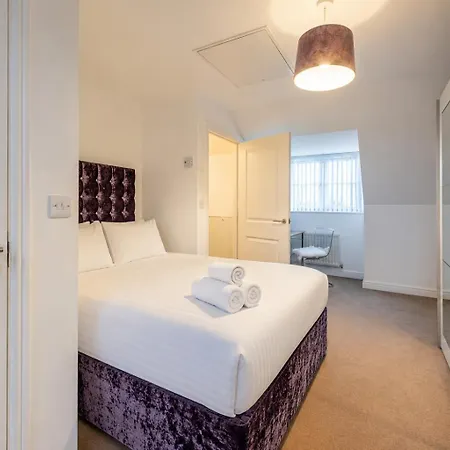 Spacious 4-bedroom In Moston, * Μάντσεστερ