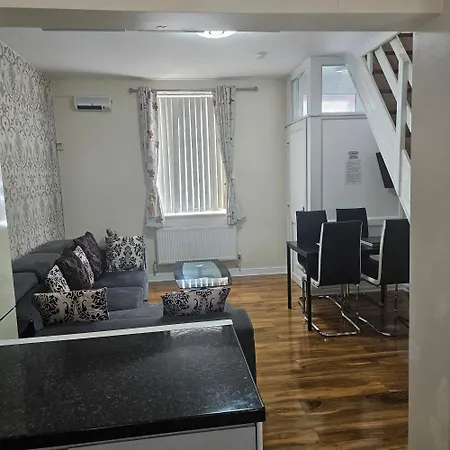 Knutsford House Holidays Дом отдыха