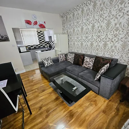 Knutsford House Holidays Дом отдыха *