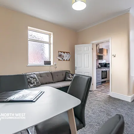 Spacious 3br In For Family & Contractor Friendly * Manchester