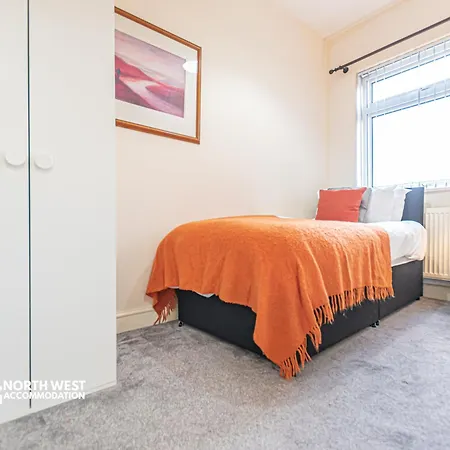 Spacious 3br In For Family & Contractor Friendly Manchester