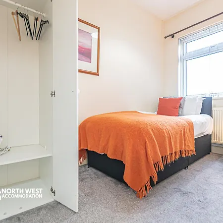 Spacious 3br In For Family & Contractor Friendly * Манчестер