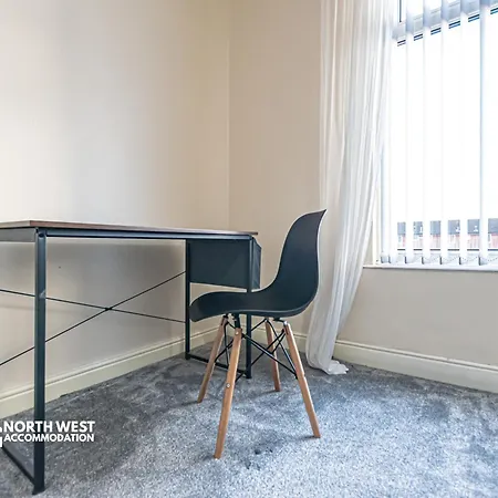 Holiday home Spacious 3br In For Family & Contractor Friendly Manchester