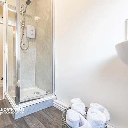 Spacious 3br In For Family & Contractor Friendly Manchester